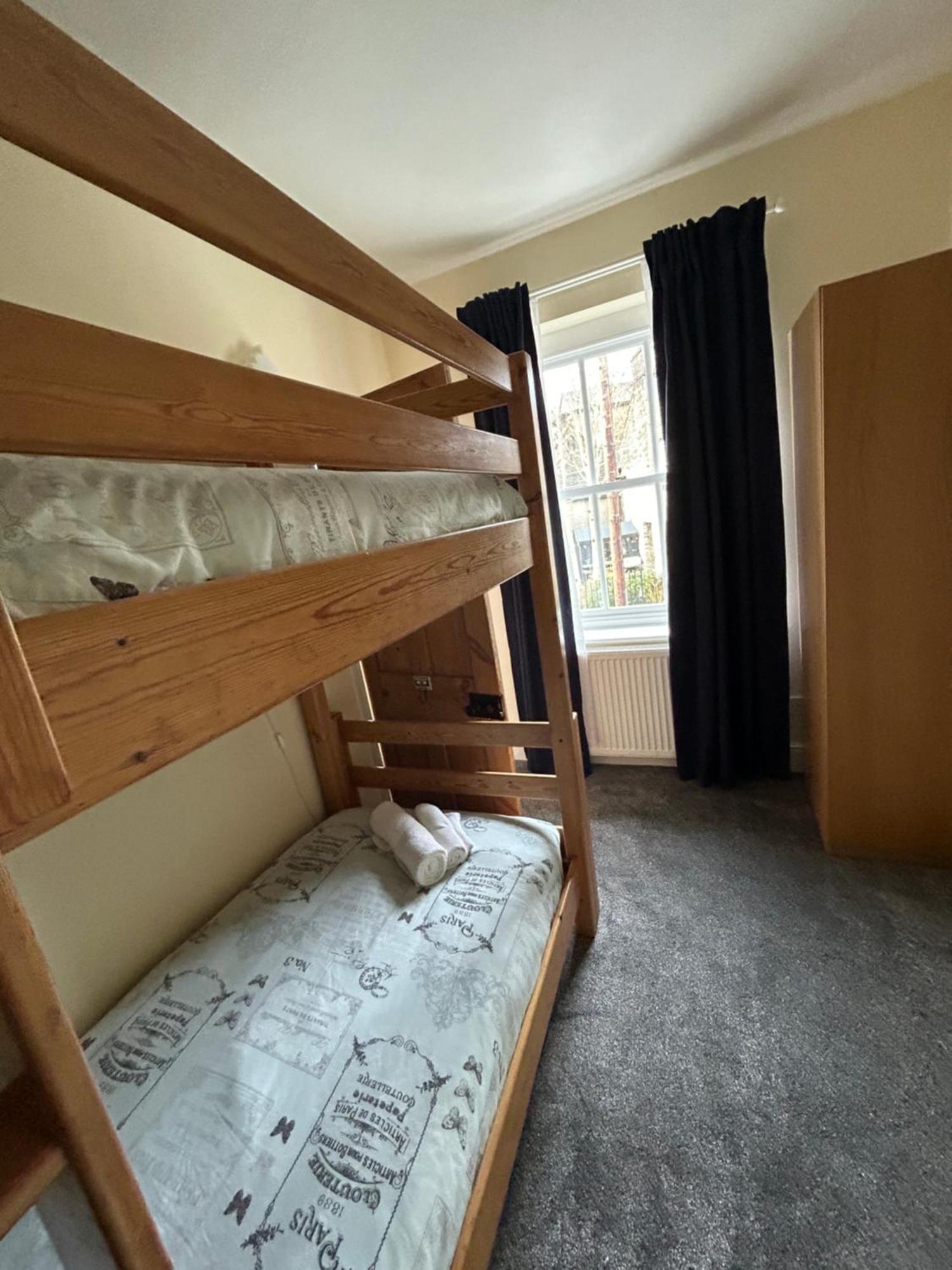 The Buxton Retreat A Luxurious 3-Storey Townhouse With Four Poster Bed And Double Jacuzzi Bath" Экстерьер фото