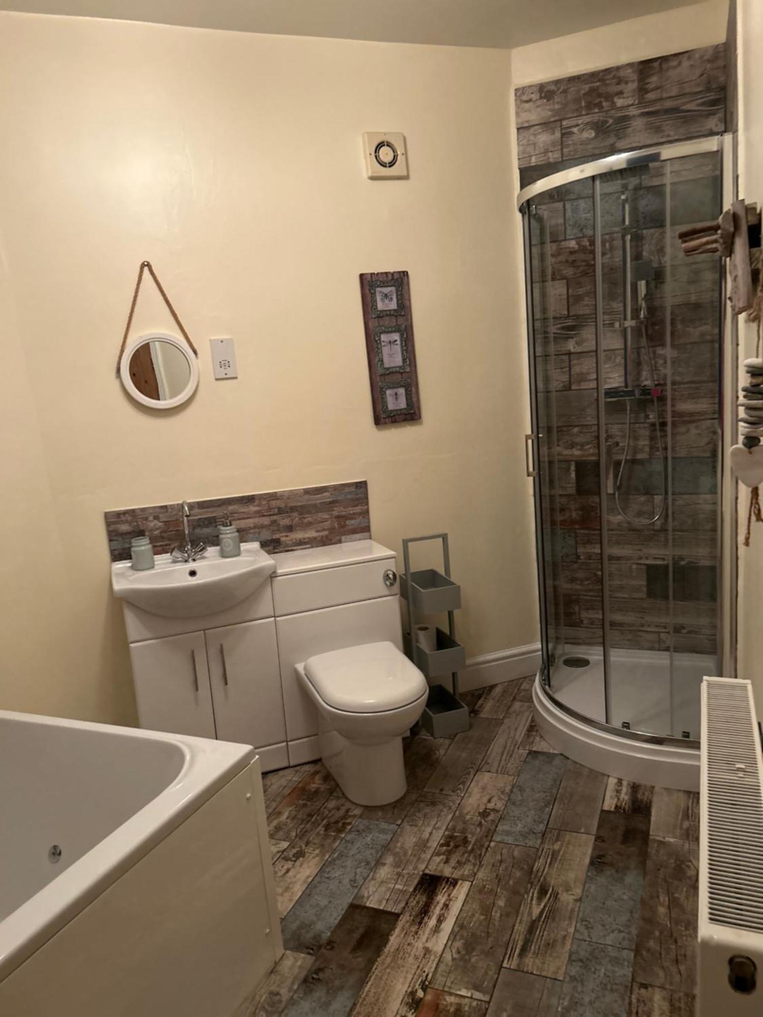 The Buxton Retreat A Luxurious 3-Storey Townhouse With Four Poster Bed And Double Jacuzzi Bath" Экстерьер фото